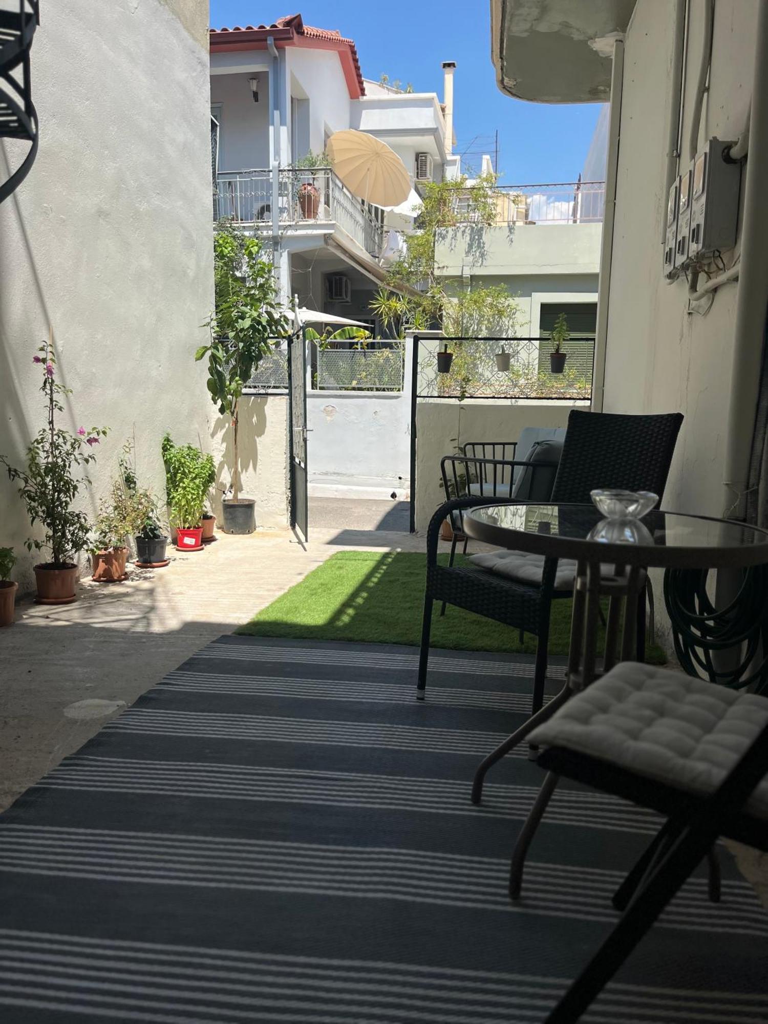 Noa - Designed Garden Studio In The City Center Kalamata Exteriör bild